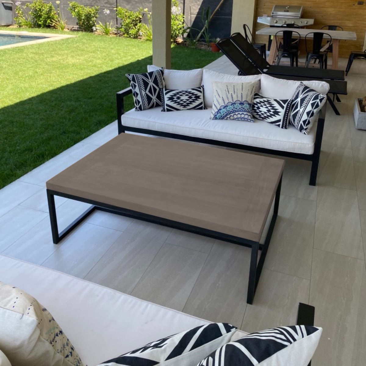Mesa de centro robusta y elegante fabricada en madera y fierro negro | Greenwoods Chile